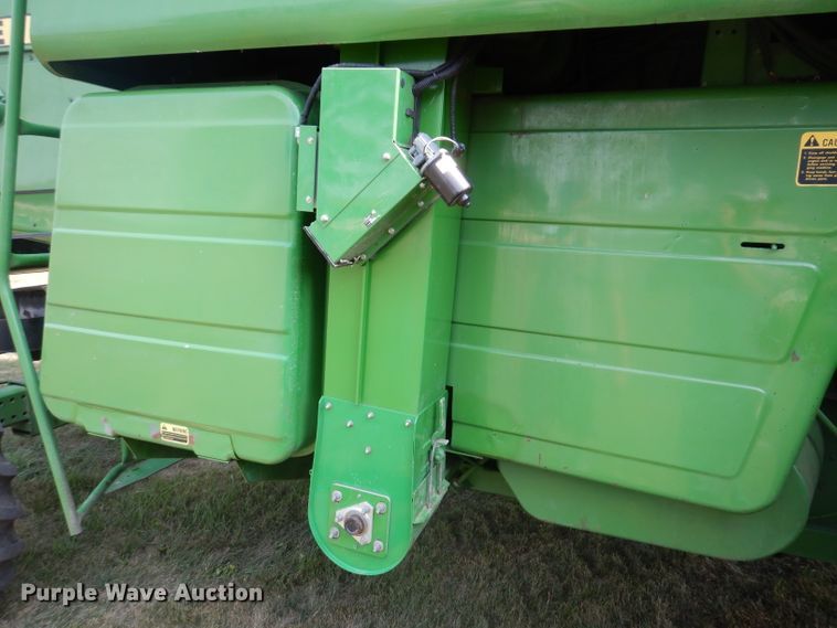 image for item IN9833 1986 John Deere 8820 Titan II  combine