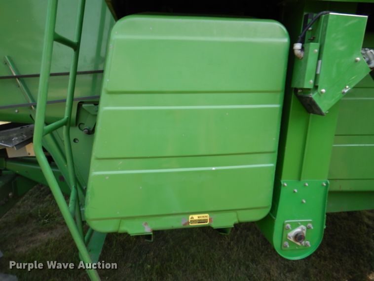 image for item IN9833 1986 John Deere 8820 Titan II  combine