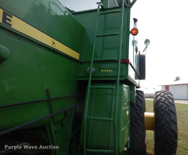 image for item IN9833 1986 John Deere 8820 Titan II  combine