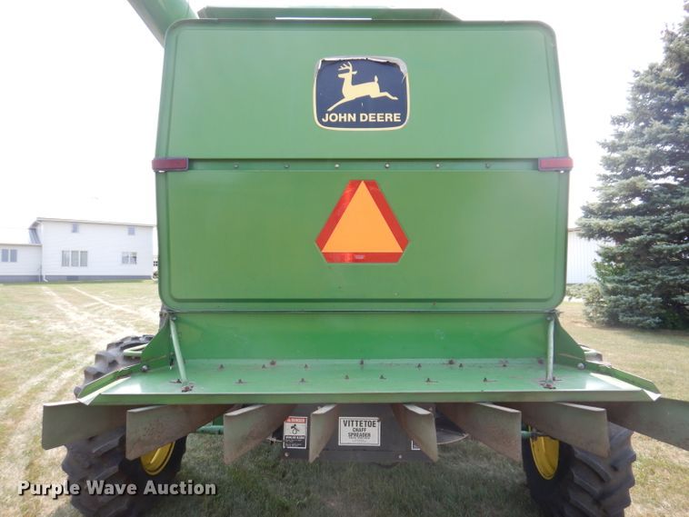 image for item IN9833 1986 John Deere 8820 Titan II  combine
