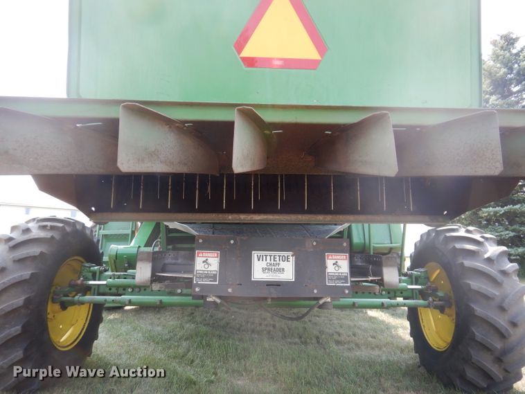 image for item IN9833 1986 John Deere 8820 Titan II  combine