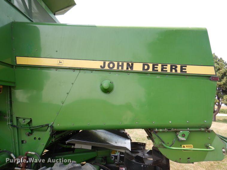 image for item IN9833 1986 John Deere 8820 Titan II  combine