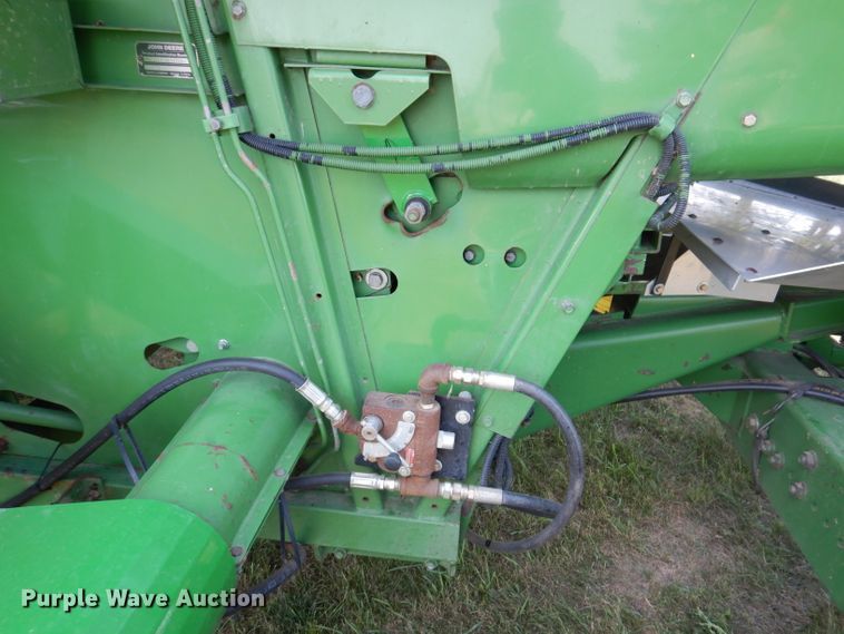 image for item IN9833 1986 John Deere 8820 Titan II  combine