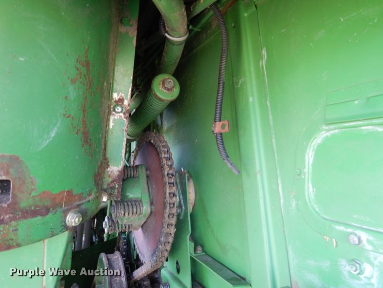 image for item IN9833 1986 John Deere 8820 Titan II  combine