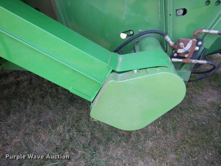 image for item IN9833 1986 John Deere 8820 Titan II  combine