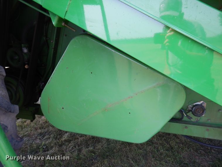 image for item IN9833 1986 John Deere 8820 Titan II  combine