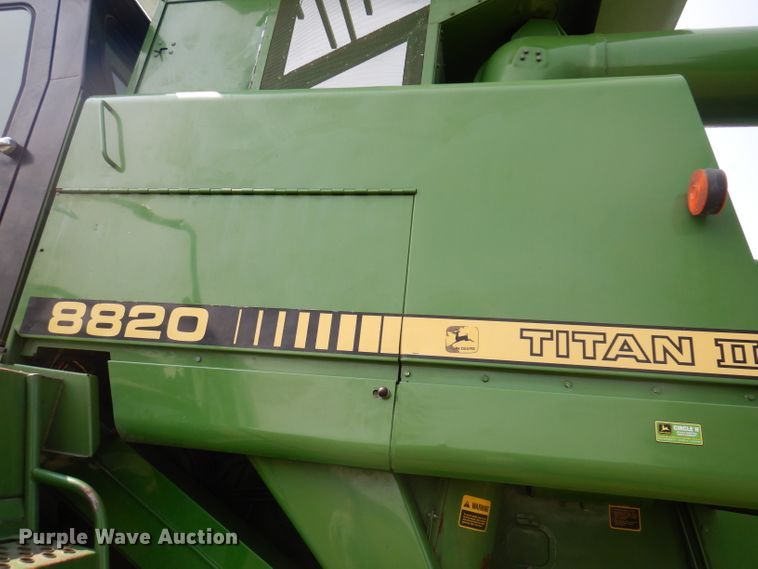 image for item IN9833 1986 John Deere 8820 Titan II  combine