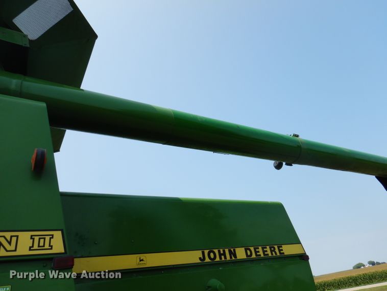 image for item IN9833 1986 John Deere 8820 Titan II  combine