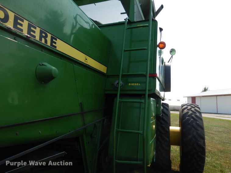 image for item IN9833 1986 John Deere 8820 Titan II  combine