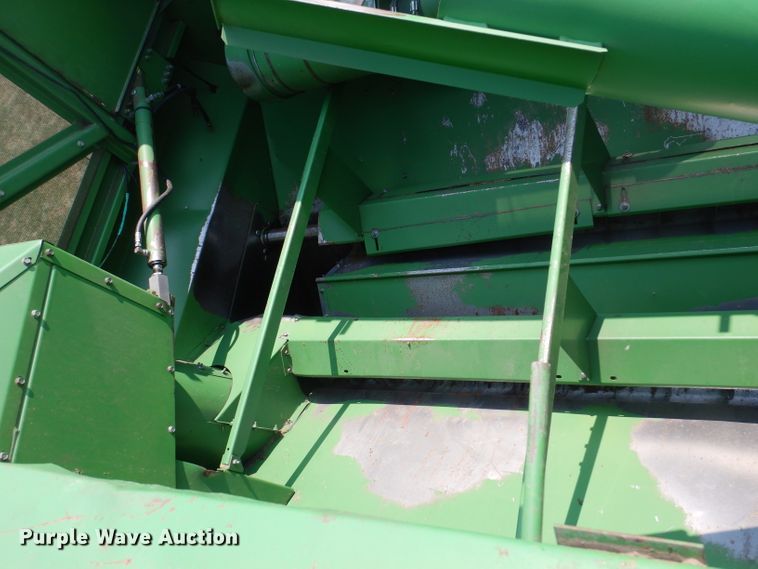 image for item IN9833 1986 John Deere 8820 Titan II  combine