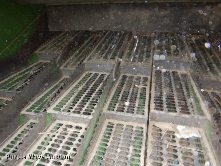 image for item IN9833 1986 John Deere 8820 Titan II  combine