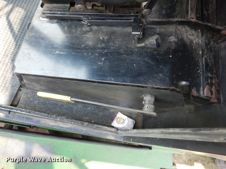 image for item IN9833 1986 John Deere 8820 Titan II  combine