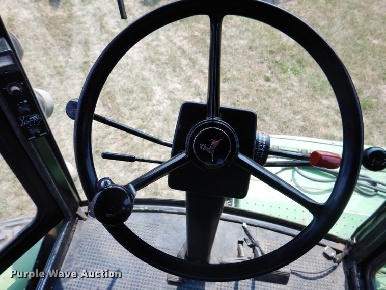 image for item IN9833 1986 John Deere 8820 Titan II  combine