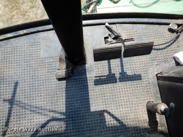 image for item IN9833 1986 John Deere 8820 Titan II  combine