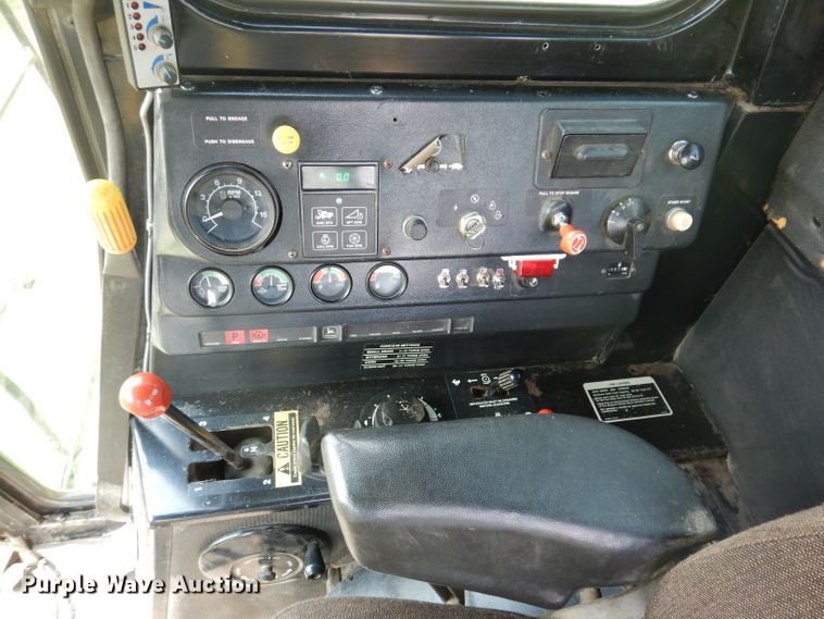 image for item IN9833 1986 John Deere 8820 Titan II  combine