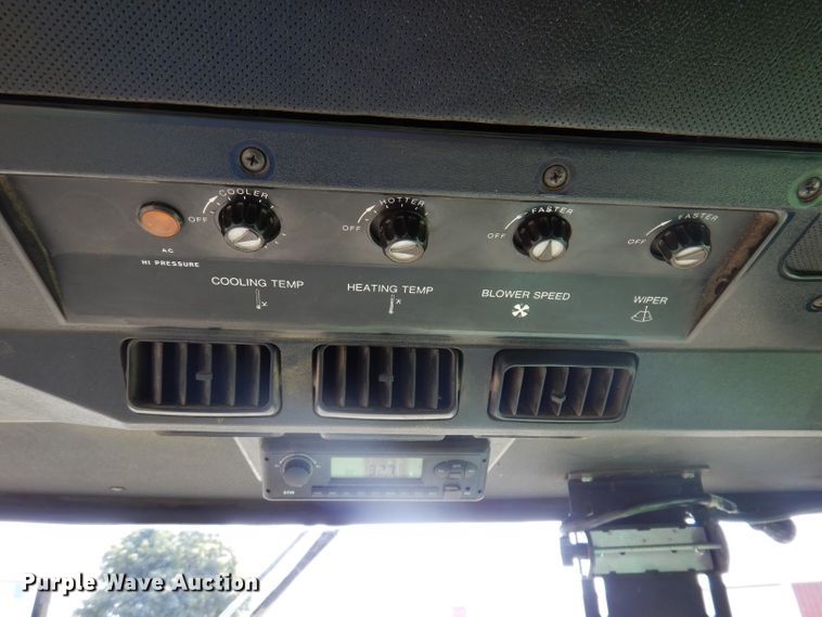 image for item IN9833 1986 John Deere 8820 Titan II  combine