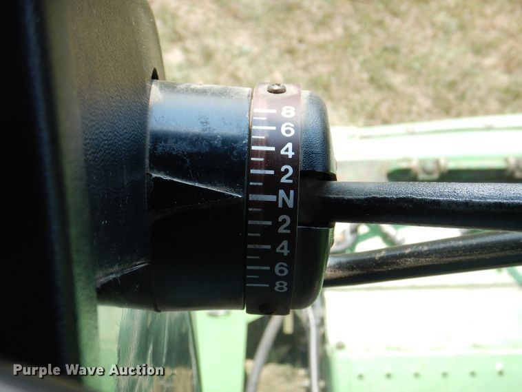 image for item IN9833 1986 John Deere 8820 Titan II  combine