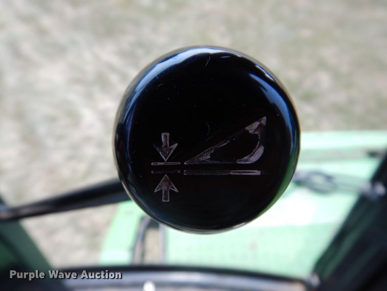 image for item IN9833 1986 John Deere 8820 Titan II  combine