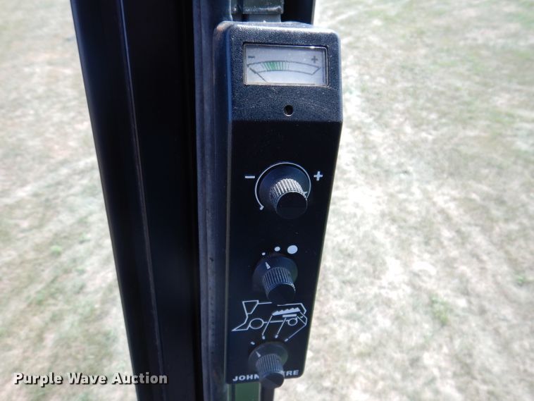 image for item IN9833 1986 John Deere 8820 Titan II  combine