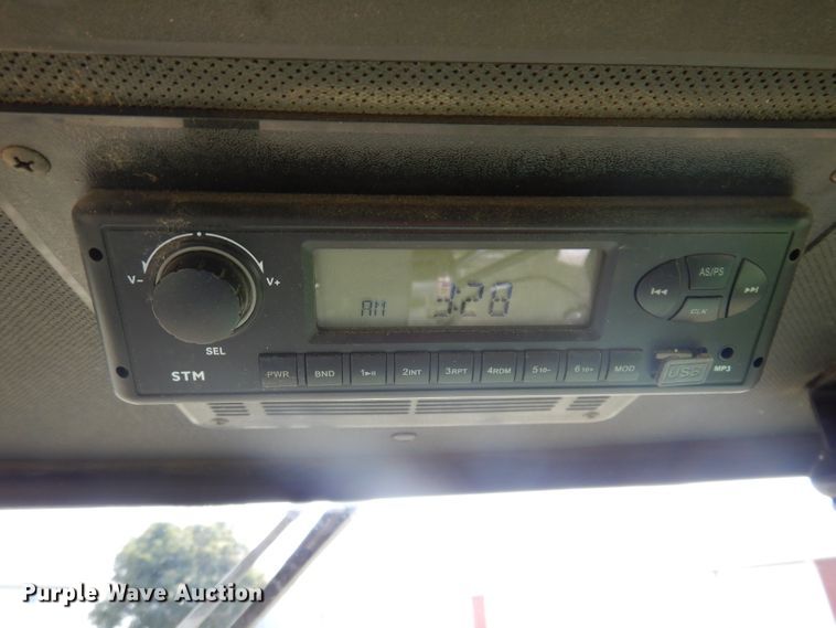 image for item IN9833 1986 John Deere 8820 Titan II  combine