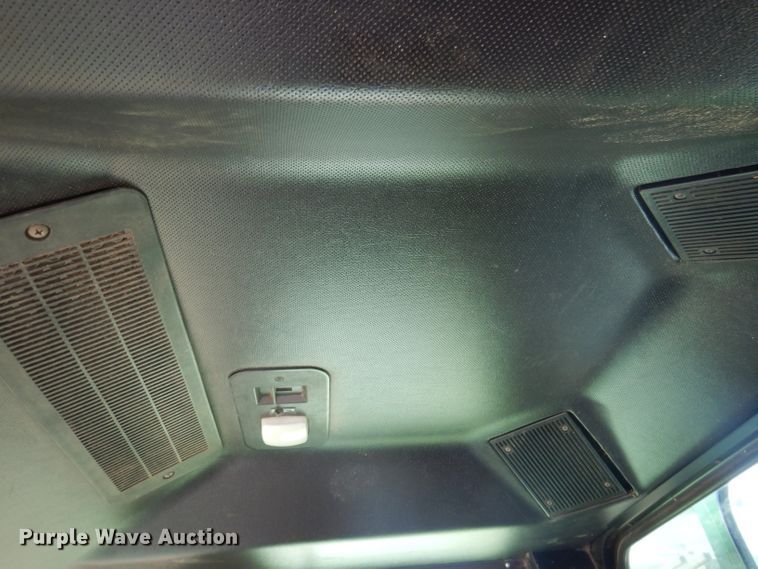 image for item IN9833 1986 John Deere 8820 Titan II  combine