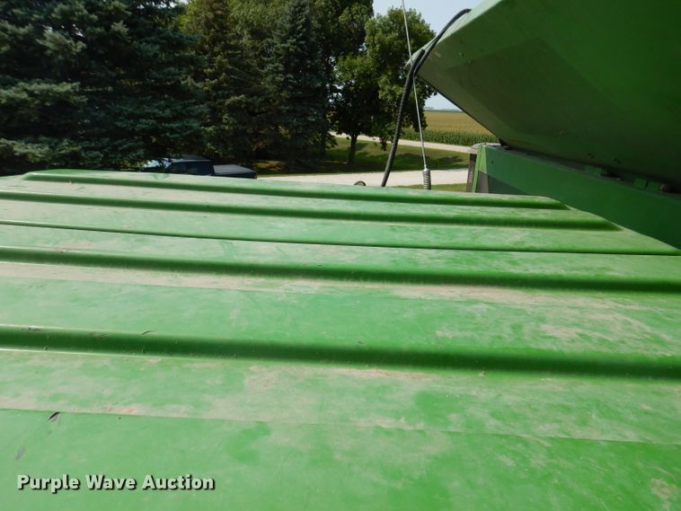 image for item IN9833 1986 John Deere 8820 Titan II  combine