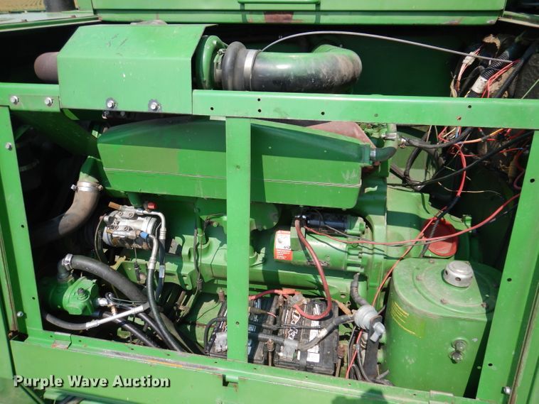image for item IN9833 1986 John Deere 8820 Titan II  combine