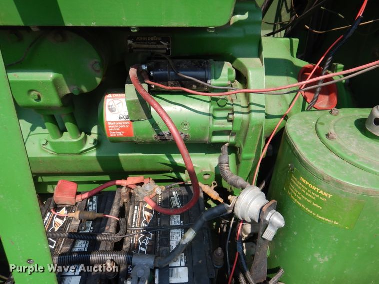 image for item IN9833 1986 John Deere 8820 Titan II  combine