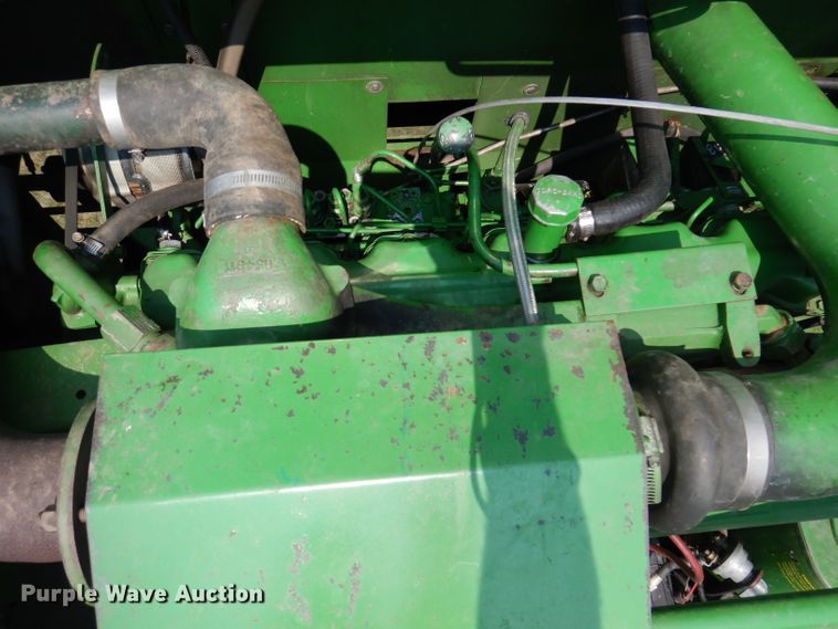 image for item IN9833 1986 John Deere 8820 Titan II  combine