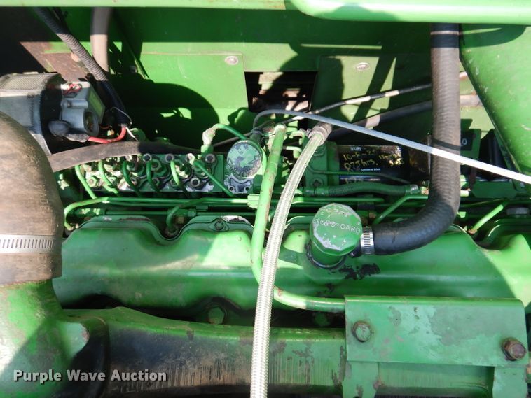 image for item IN9833 1986 John Deere 8820 Titan II  combine