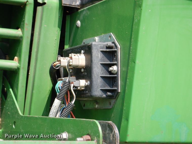 image for item IN9833 1986 John Deere 8820 Titan II  combine