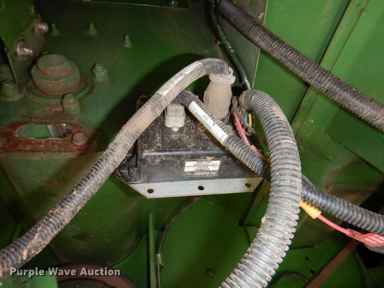 image for item IN9833 1986 John Deere 8820 Titan II  combine