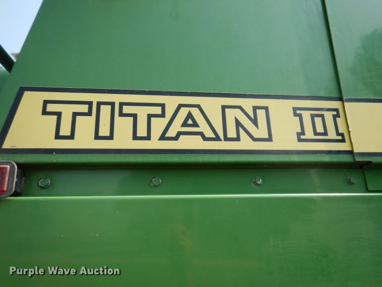 image for item IN9833 1986 John Deere 8820 Titan II  combine