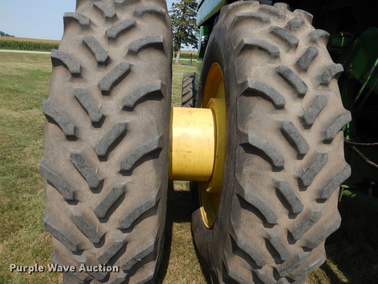 image for item IN9833 1986 John Deere 8820 Titan II  combine