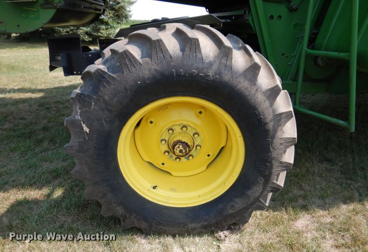 image for item IN9833 1986 John Deere 8820 Titan II  combine