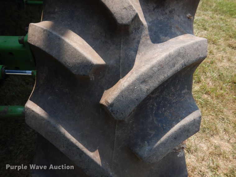 image for item IN9833 1986 John Deere 8820 Titan II  combine