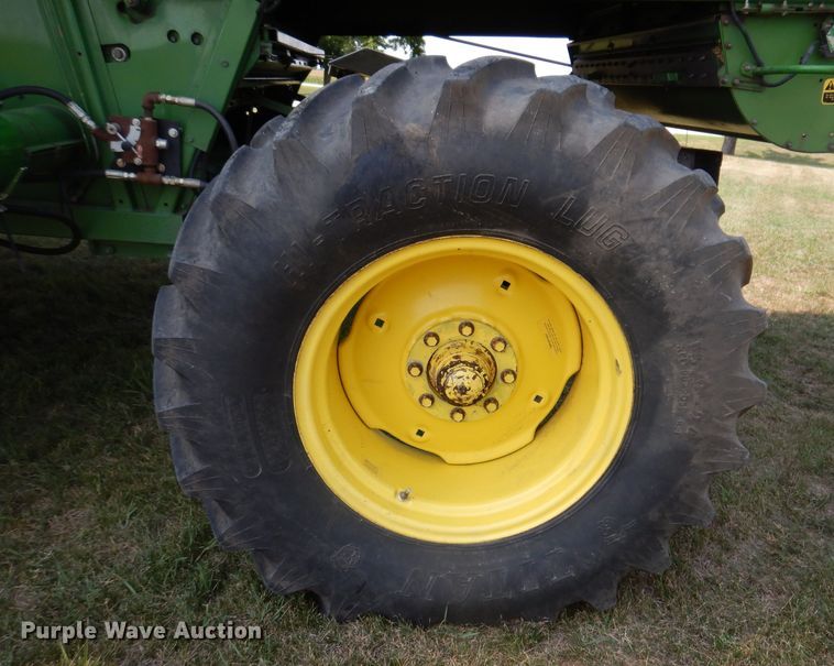 image for item IN9833 1986 John Deere 8820 Titan II  combine