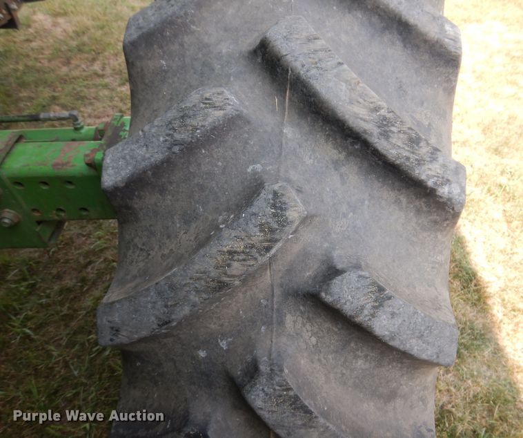 image for item IN9833 1986 John Deere 8820 Titan II  combine