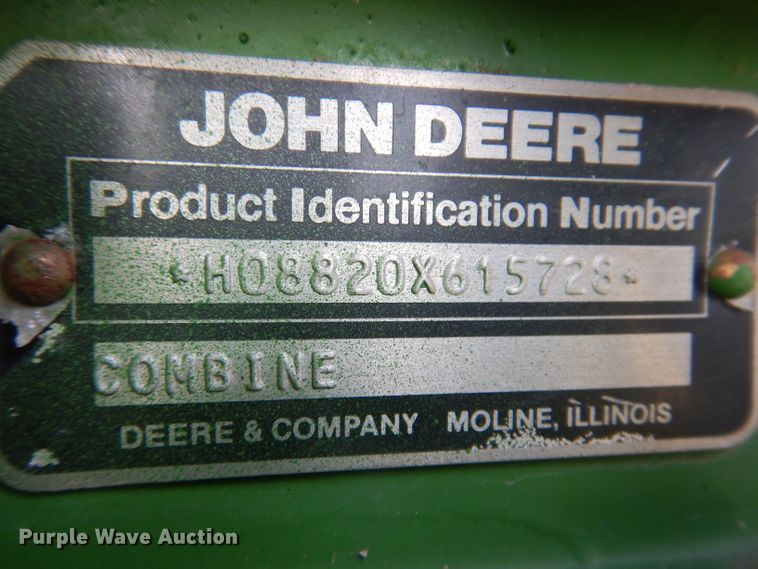 image for item IN9833 1986 John Deere 8820 Titan II  combine