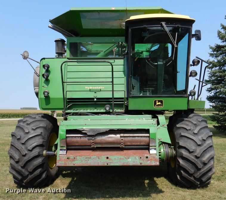 image for item IN9834 1982 John Deere 8820 Turbo  combine