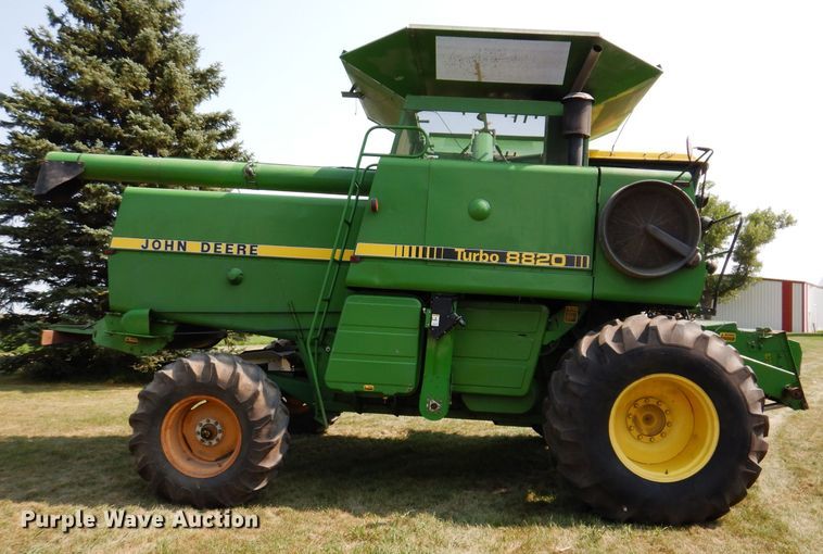 image for item IN9834 1982 John Deere 8820 Turbo  combine