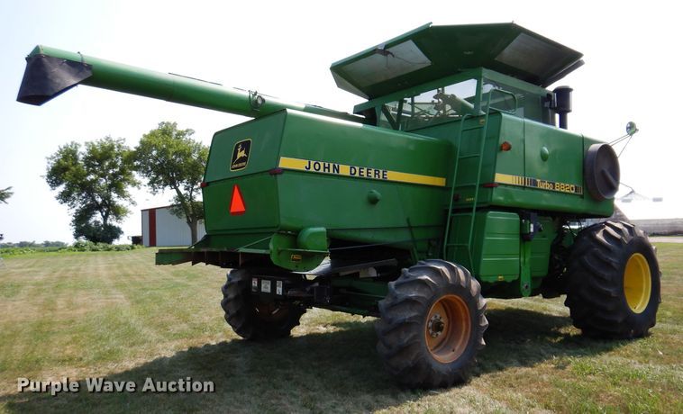 image for item IN9834 1982 John Deere 8820 Turbo  combine