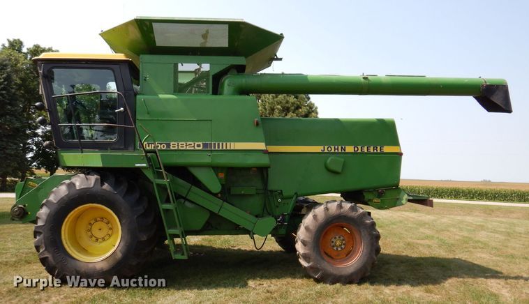 image for item IN9834 1982 John Deere 8820 Turbo  combine