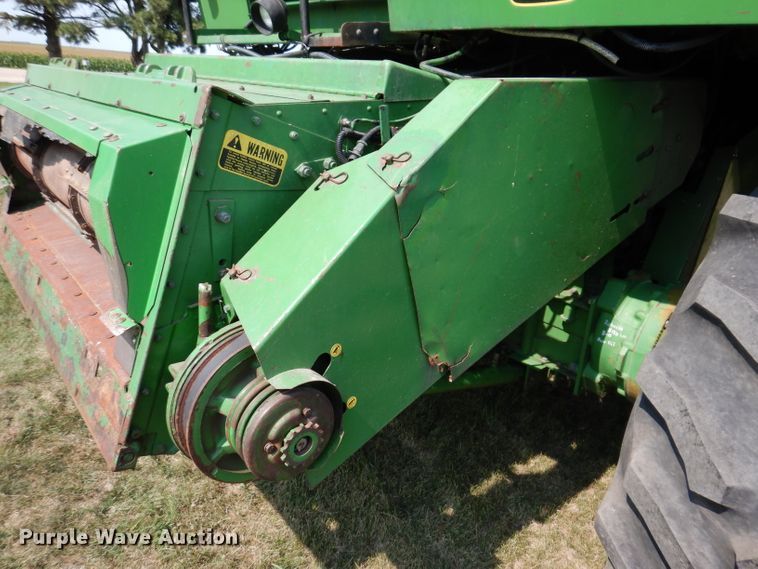 image for item IN9834 1982 John Deere 8820 Turbo  combine