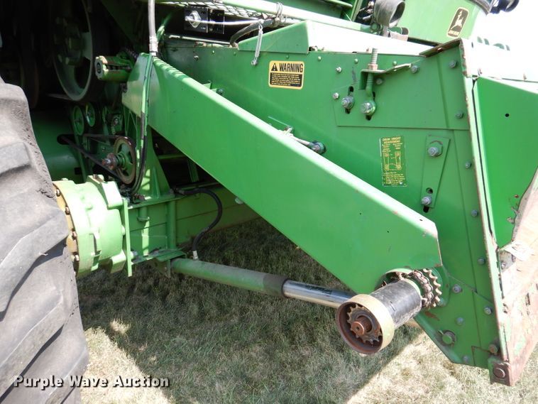 image for item IN9834 1982 John Deere 8820 Turbo  combine