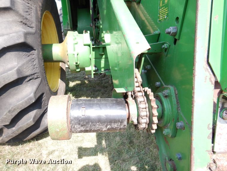 image for item IN9834 1982 John Deere 8820 Turbo  combine