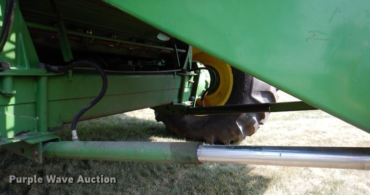 image for item IN9834 1982 John Deere 8820 Turbo  combine