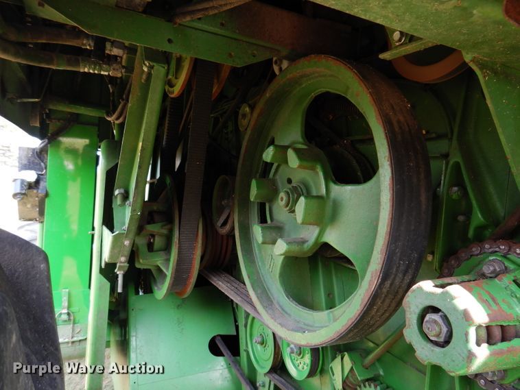 image for item IN9834 1982 John Deere 8820 Turbo  combine