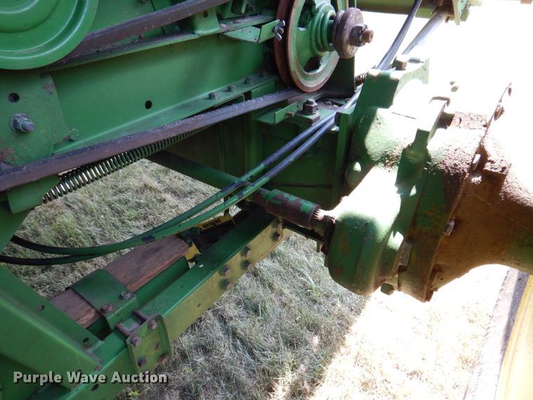 image for item IN9834 1982 John Deere 8820 Turbo  combine