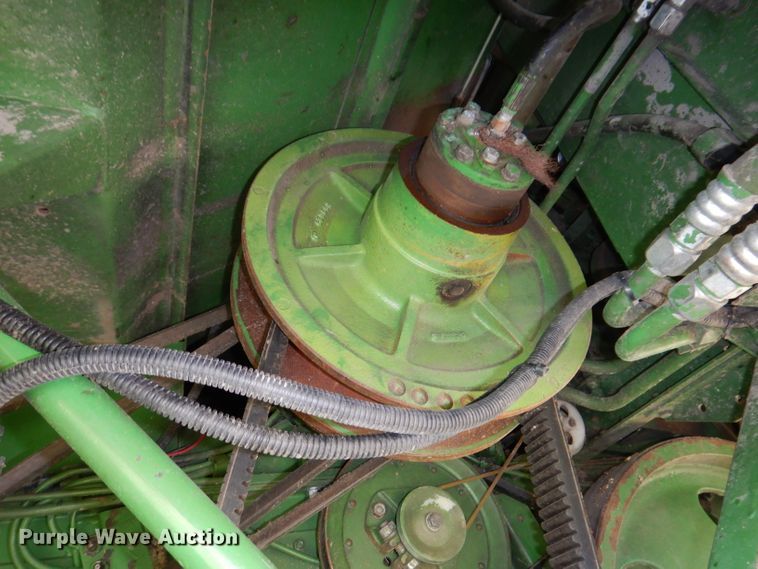 image for item IN9834 1982 John Deere 8820 Turbo  combine